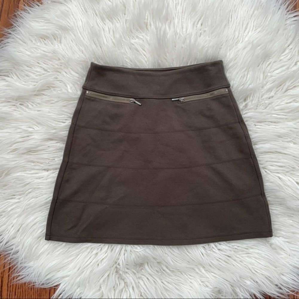 Athleta army olive green stretch knit tiered skirt size XS